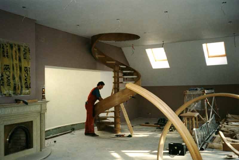 Винтовые деревянные лестницы для дома